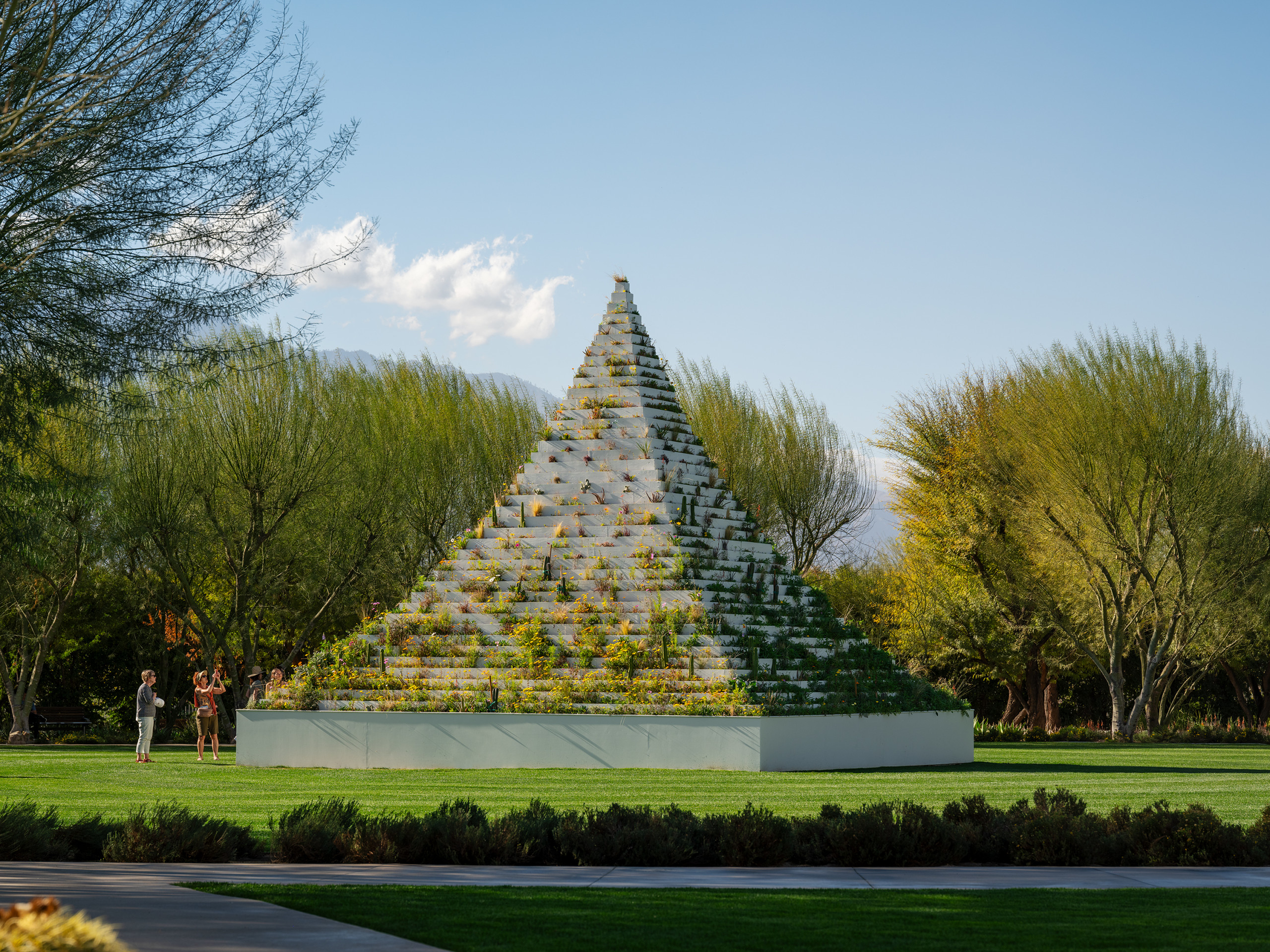 Agnes Denes, *The Living Pyramid*, Desert X 2025.